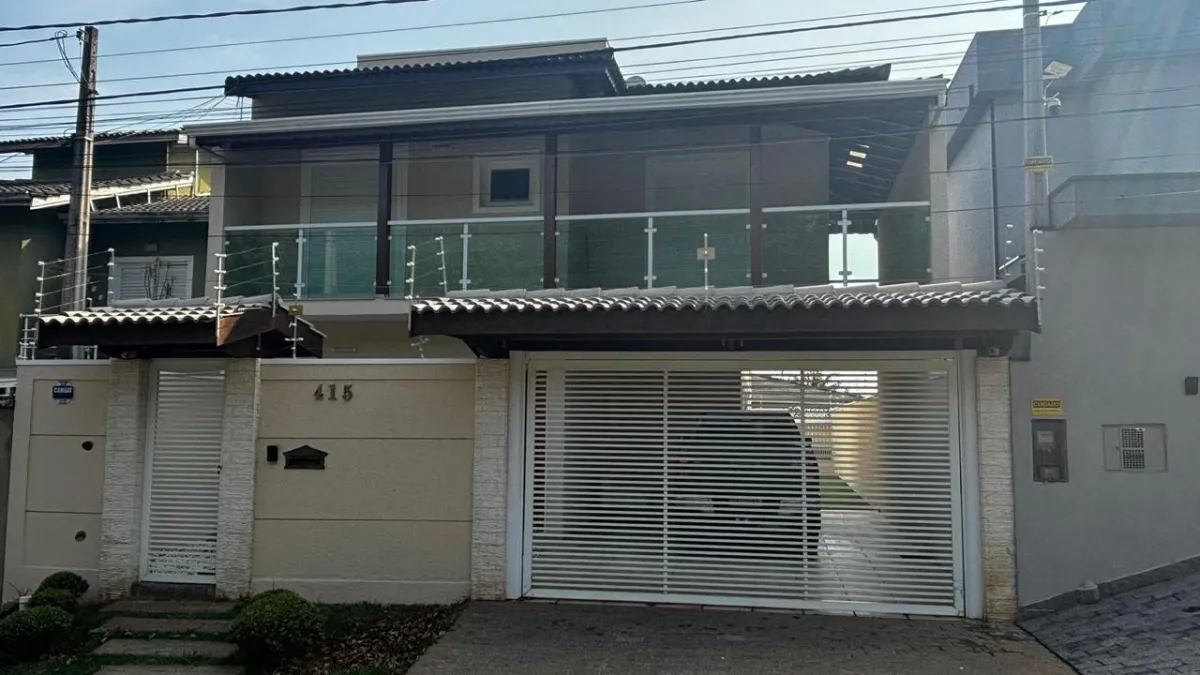 Casa com 3 dorm e 2 vagas no Jardim Paulista em Atibaia